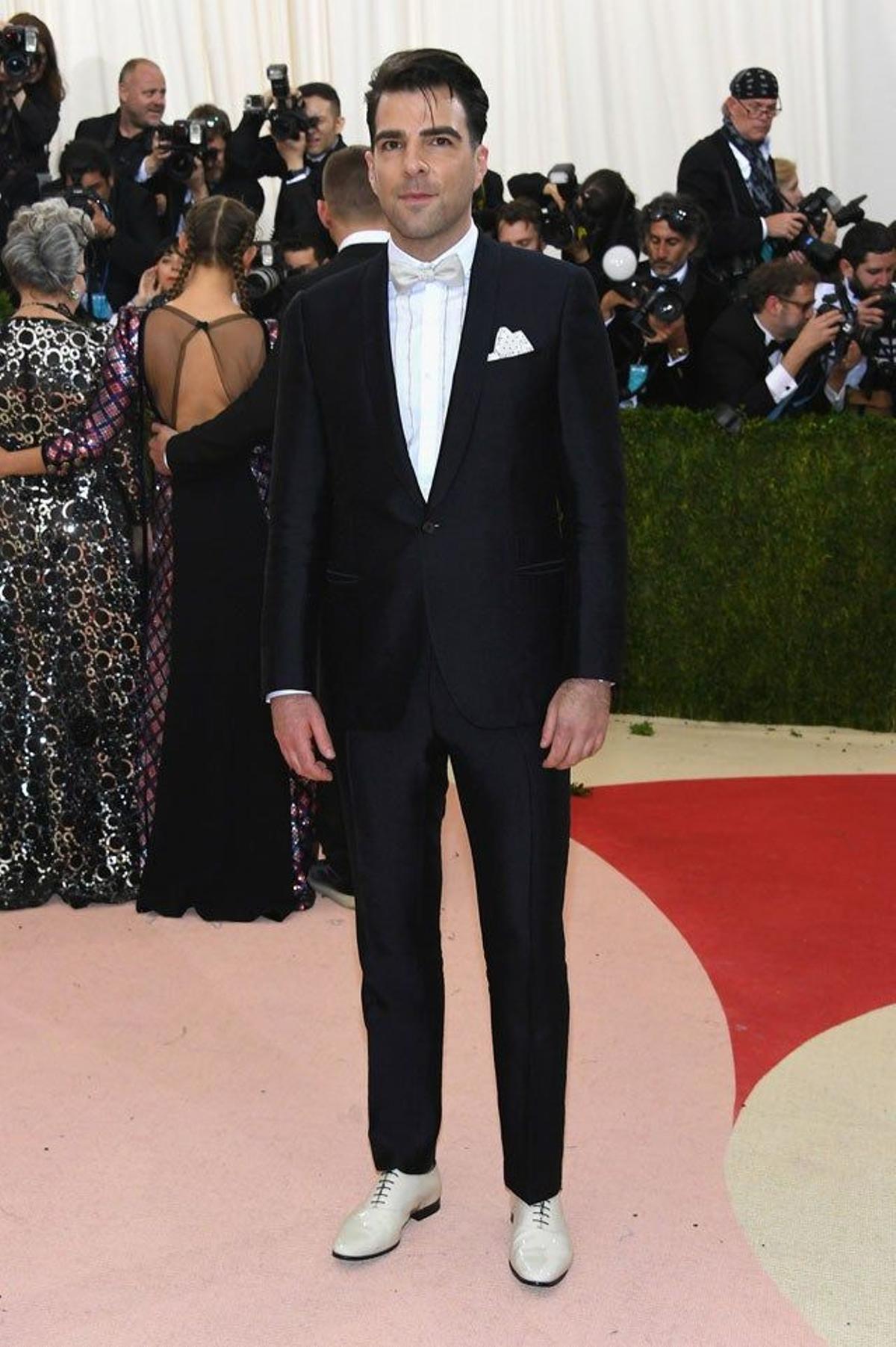 Zachary Quinto, en la alfombra roja de la gala Met 2016.