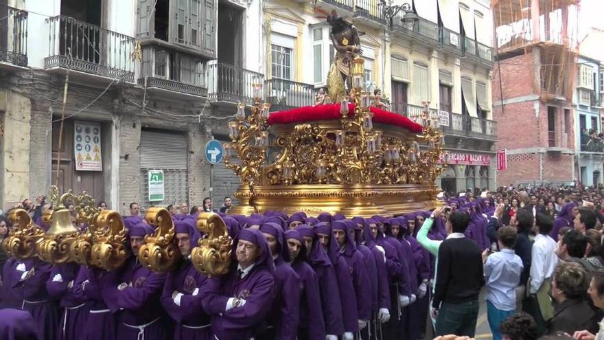 El mejor expediente de la Facultad de Estudios Sociales y del Trabajo, abanderada de los Gitanos el Lunes Santo