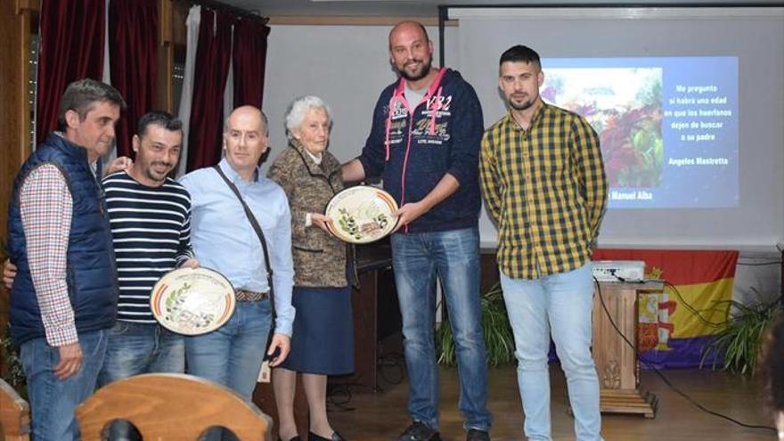 Cinco huérfanas de la Guerra reciben el Premio Alcalde Manuel Alba