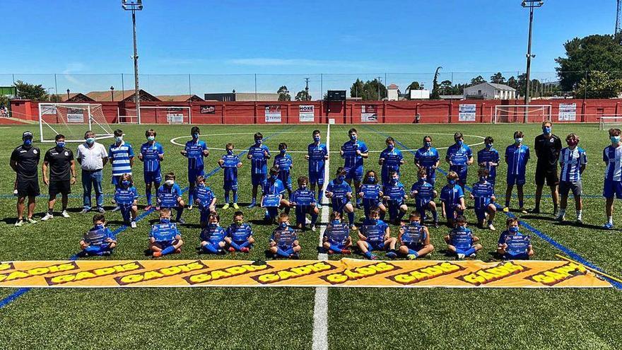 El alcalde de Silleda preside en Outeiriño la clausura del campus de verano del Deportivo junto a sus 33 participantes