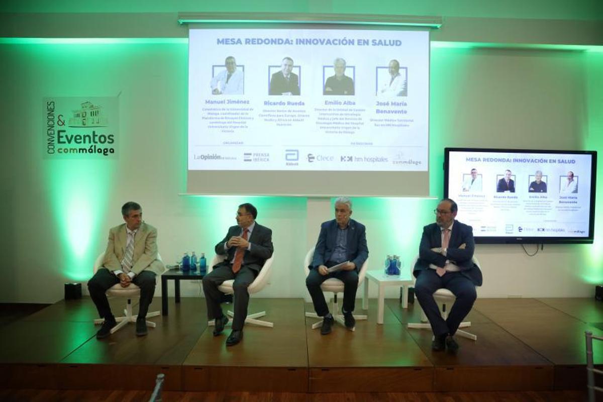 Manuel Jiménez Navarro, Ricardo Rueda, Emilio Alba y José María Benavente durante la mesa redonda del Foro Innovación en Salud. | ÁLEX ZEA