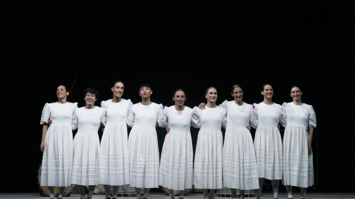 Les nou ballarines, al final de l&#039;espectacle, al Teatre El Jardí