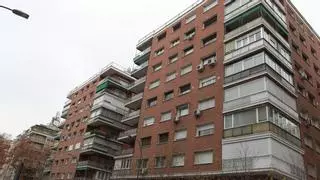 La compraventa de viviendas se hunde un 28% en Catalunya
