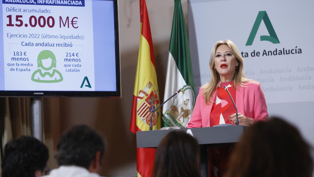 La consejera de Hacienda y portavoz del Gobierno, Carolina España, durante la rueda de prensa posterior a la reunión del Consejo de Gobierno.