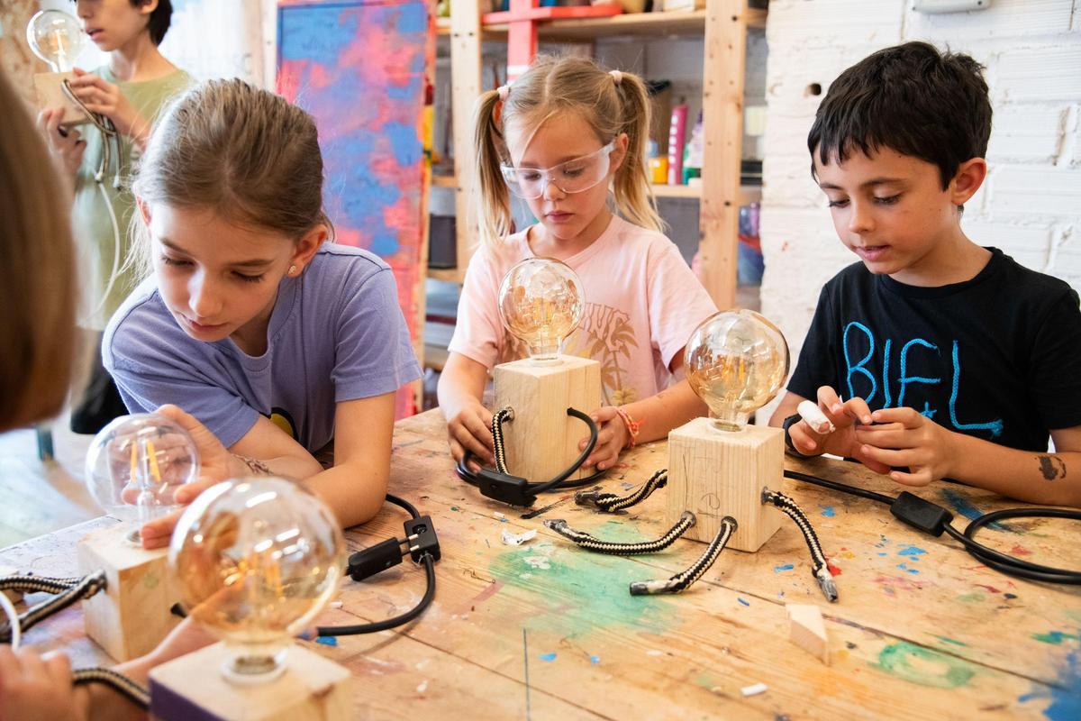 Un taller creatiu amb els infants