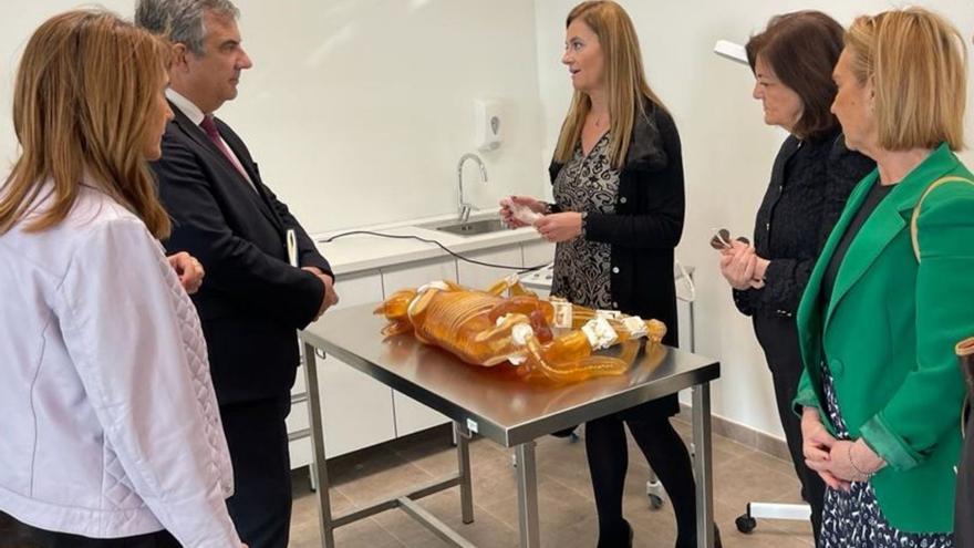 Visita del consejero Vázquez a la Facultad de Veterinaria de la UCAM.  | UCAM