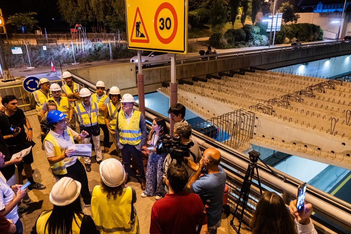 La Guardia Urbana cortará el tránsito en los dos sentidos cuatro noches por semana entre las salidas 5 y 6, mientras una enorme grúa instala 56 prelosas
