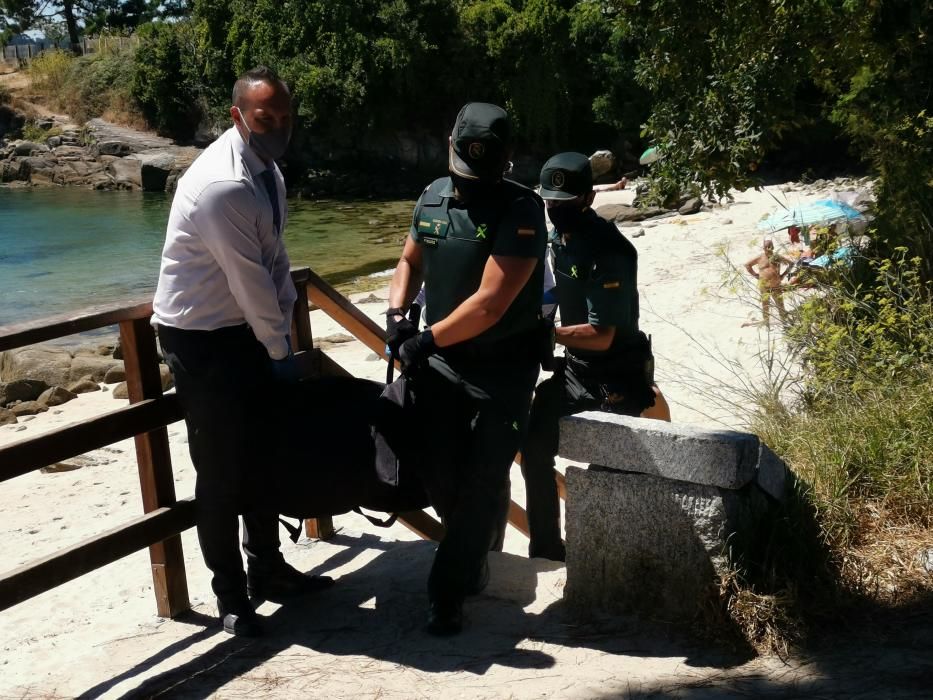 Un moañés de 80 años fallece en una playa de Cangas