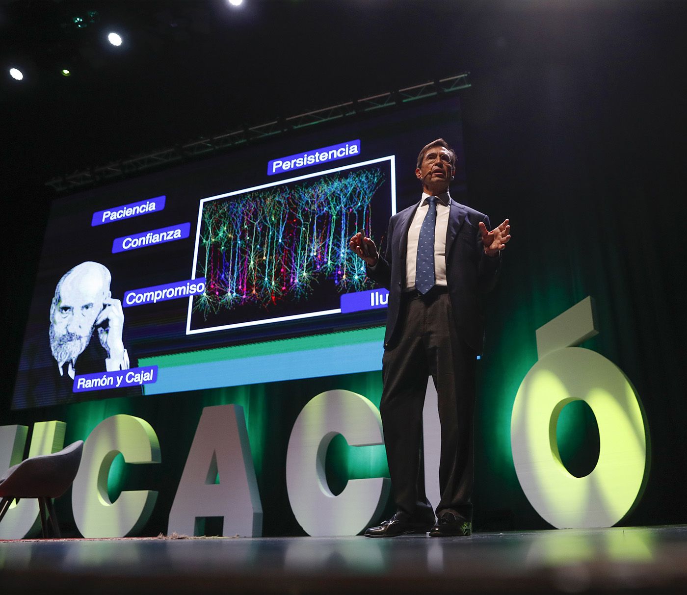 El prestigioso cirujano_Mario Alonso abrió ayer el Foro de la Educación en el auditorio Mar de Vigo