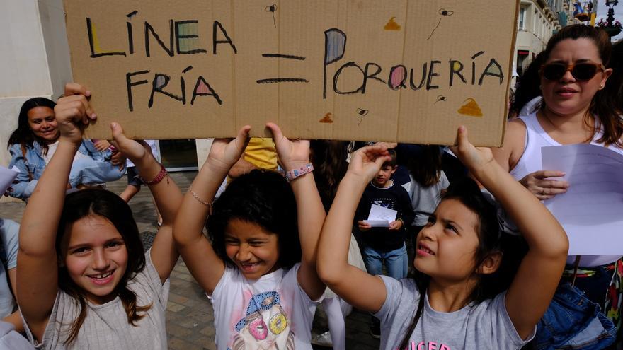 La plataforma ‘Comedores Dignos’ sale a la calles de Málaga: &quot;Juanma, por favor, cambia el comedor&quot;