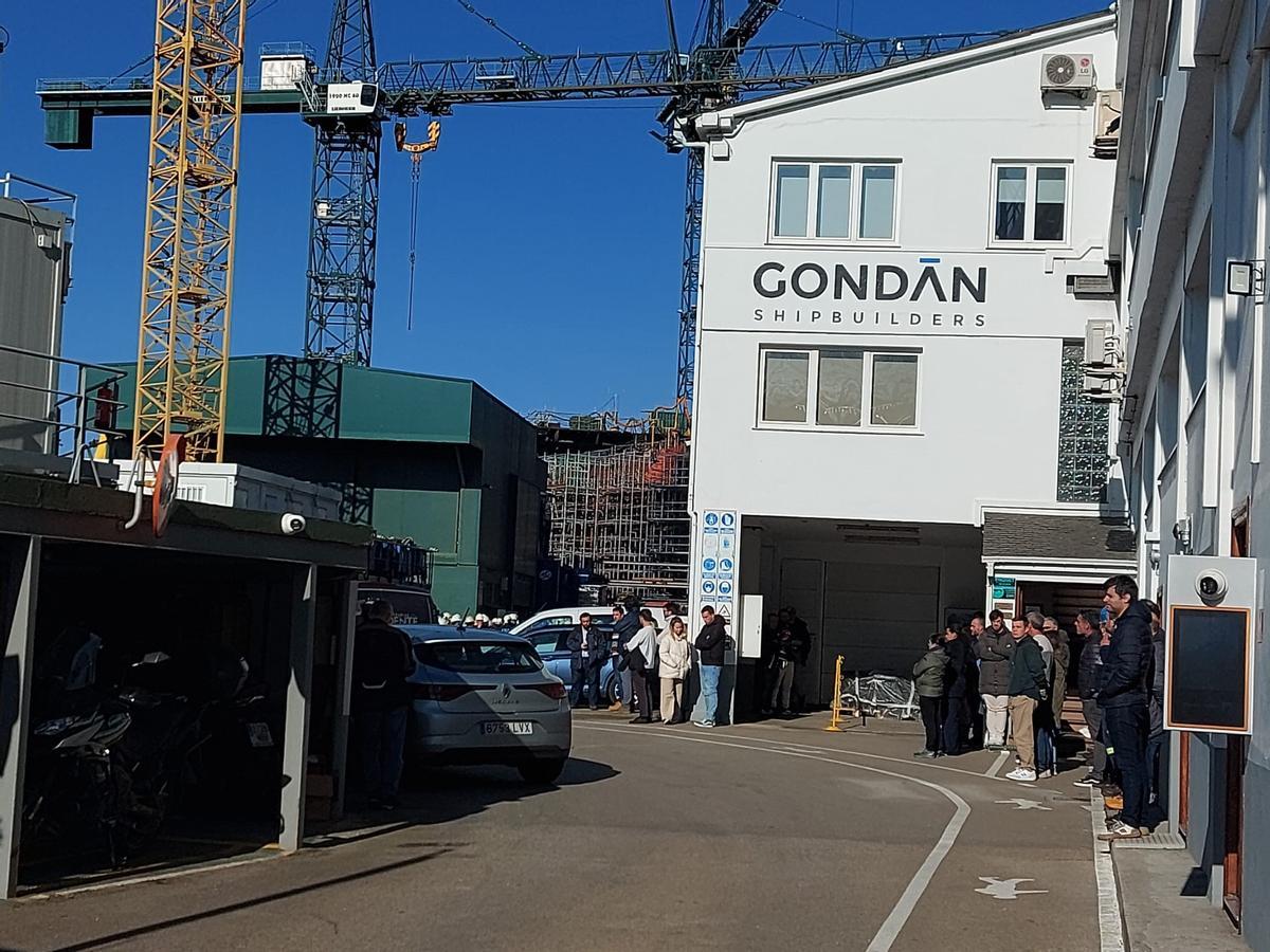 EN IMÁGENES: Fallece un trabajador en Astilleros Gondán, en Castropol