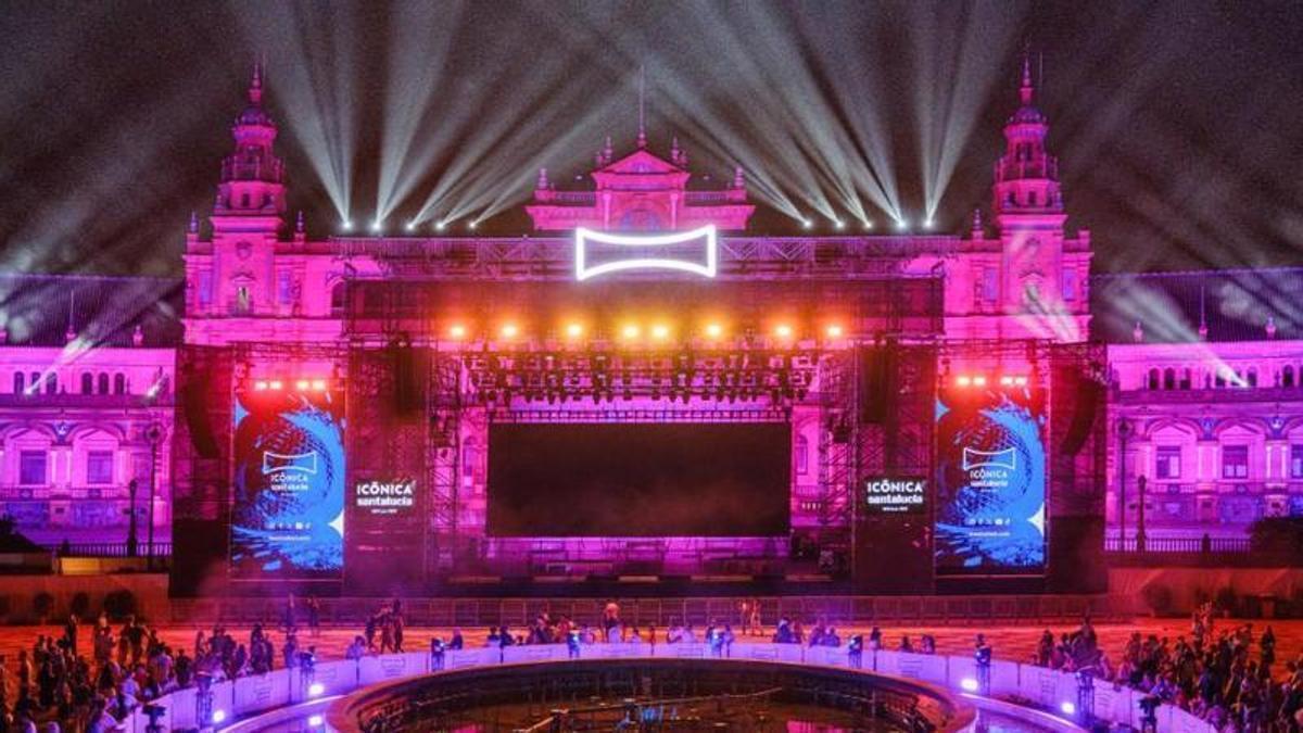 'Icónica Lights 2026' es el espectáculo audiovisual que inaugura cada noche de conciertos de Icónica Santalucía Sevilla Fest.