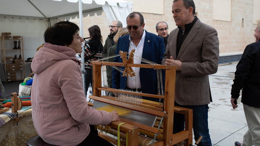 La carpa de los oficios lleva la tradición del ovino a la terraza del Teatro Ramos Carrión de Zamora