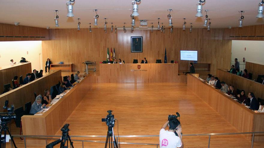 Una imagen tomada durante el desarrollo de un pleno en la Diputación.