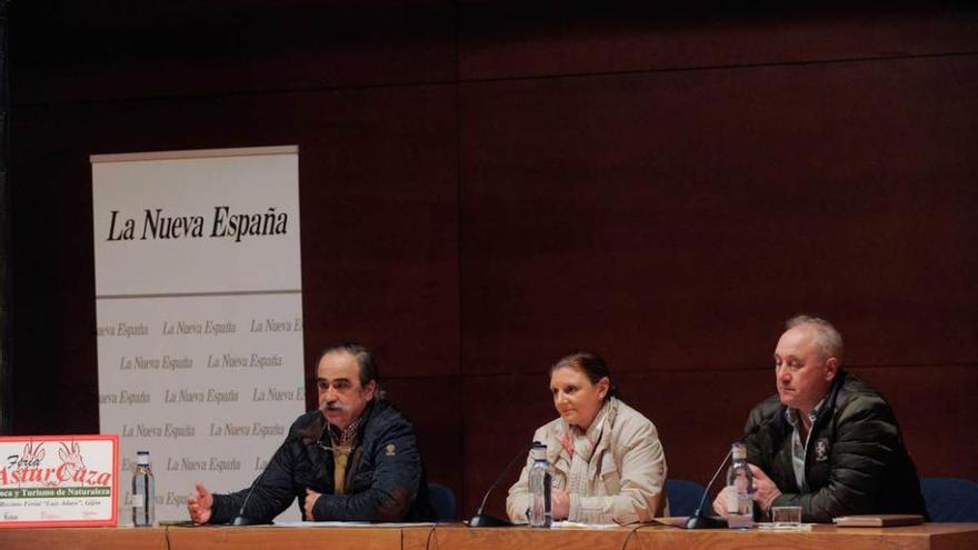 Por la izquierda, Javier Miranda, Guadalupe Zapico y Valentín Morán, ayer, durante la presentación.