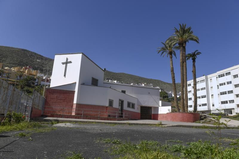 LAS PALMAS DE GRAN CANARIA  06-02-2019  LAS PALMAS DE GRAN CANARIA.  Palmeras en el solar en donde Hiperdino proyecta construir un supermercado y reconstruir la Iglesia de La Vega de San Jose.  FOTOS: JUAN CASTRO  | 06/02/2019 | Fotógrafo: Juan Carlos Castro