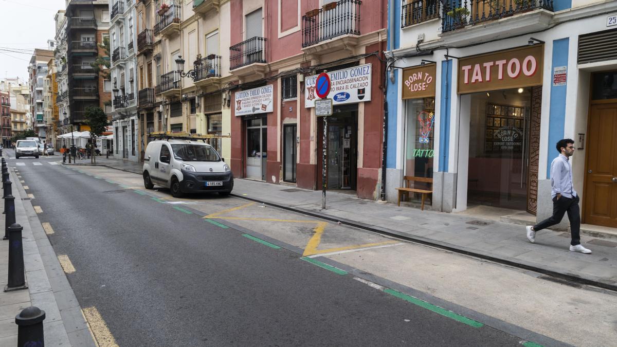 La calle Dénia ha pasado a ser de color verde, solo para residentes.