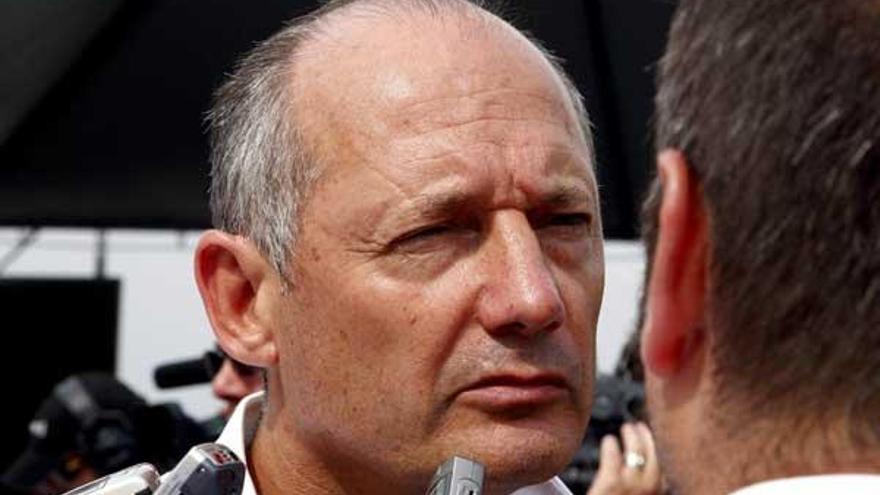 Ron Dennis, el que fuera &quot;jefe&quot; de Alonso en las &quot;flechas plateadas&quot;, deja el mundo de la Fórmula Uno