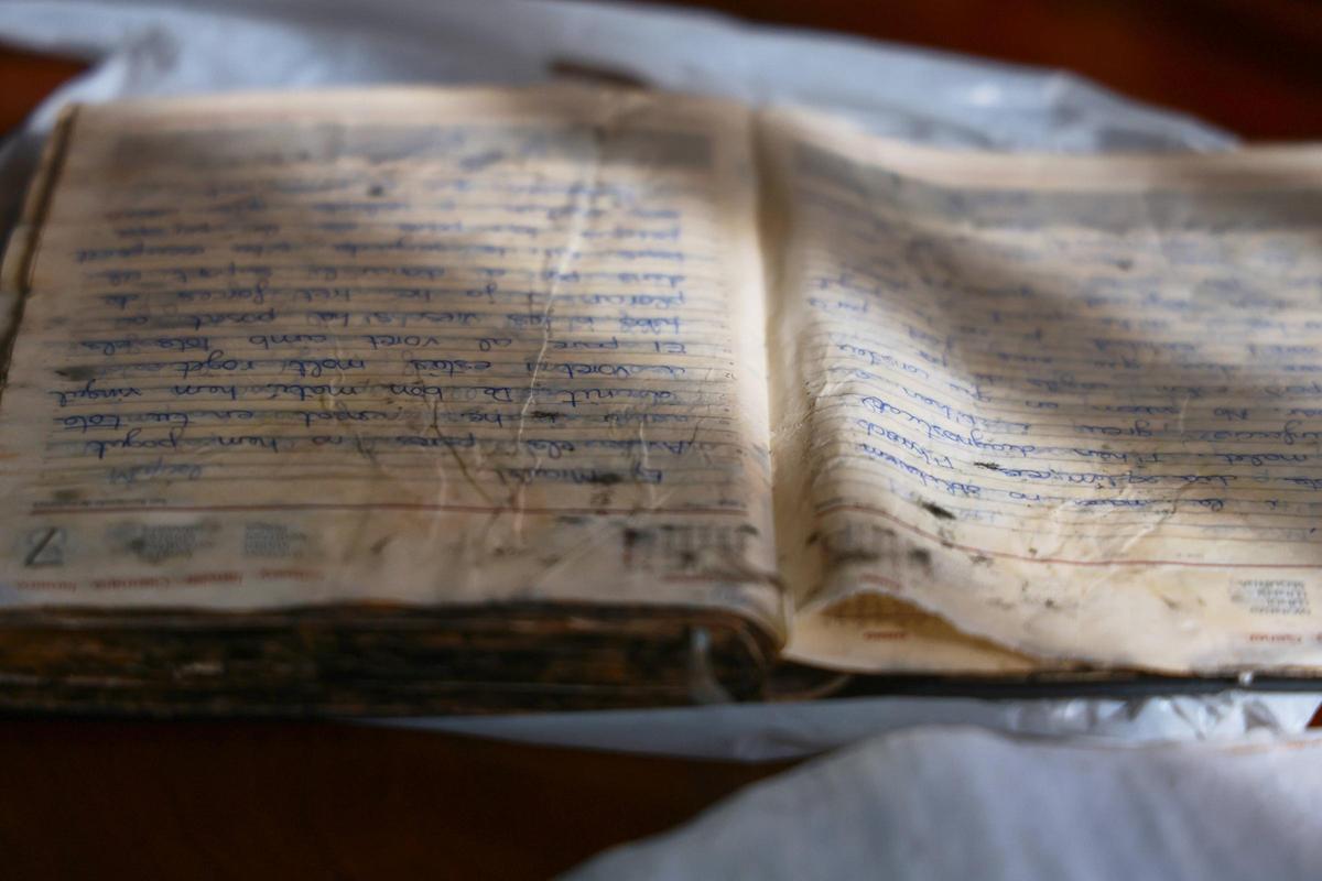 El diario de Imma, recuperado del lodo de la dana.