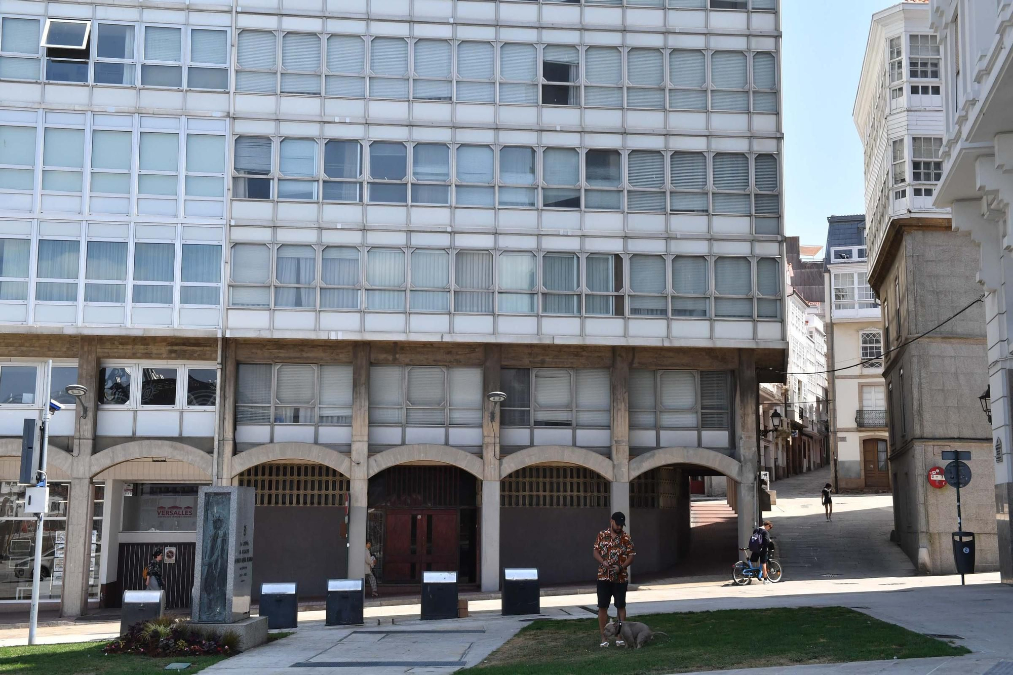 Las Inmaculadas venden su edificio de Puerta Real al empresario José Souto