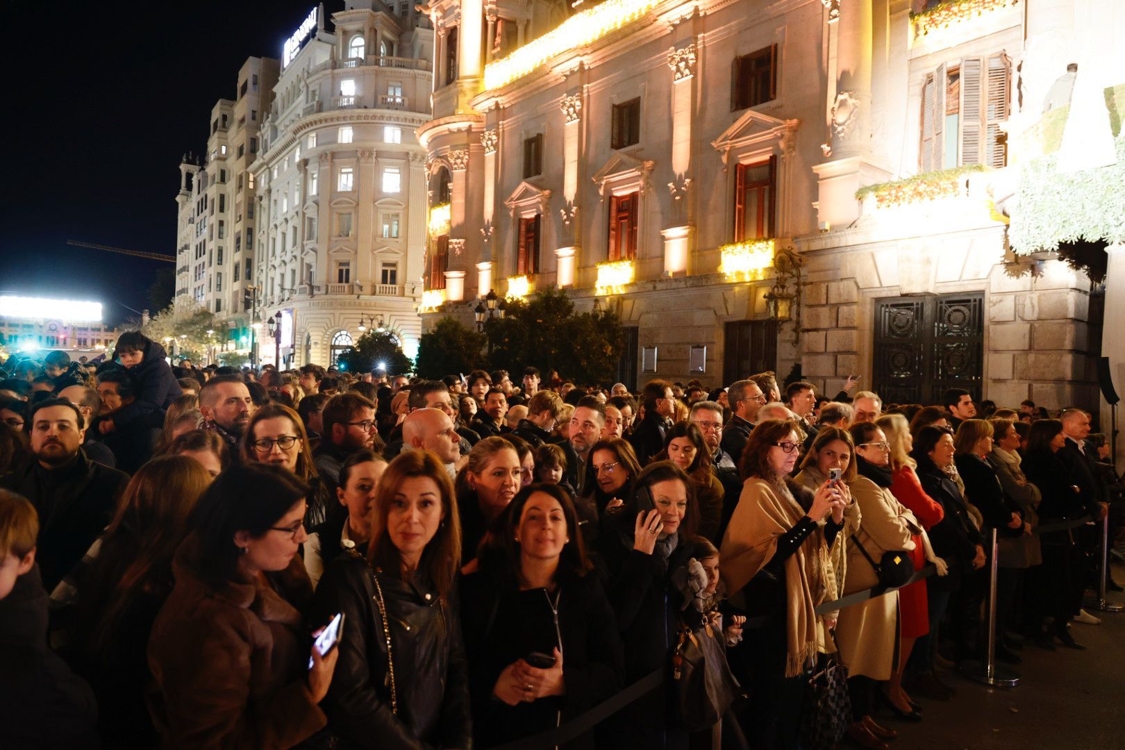 La Navidad llega a València con el encendido de luces