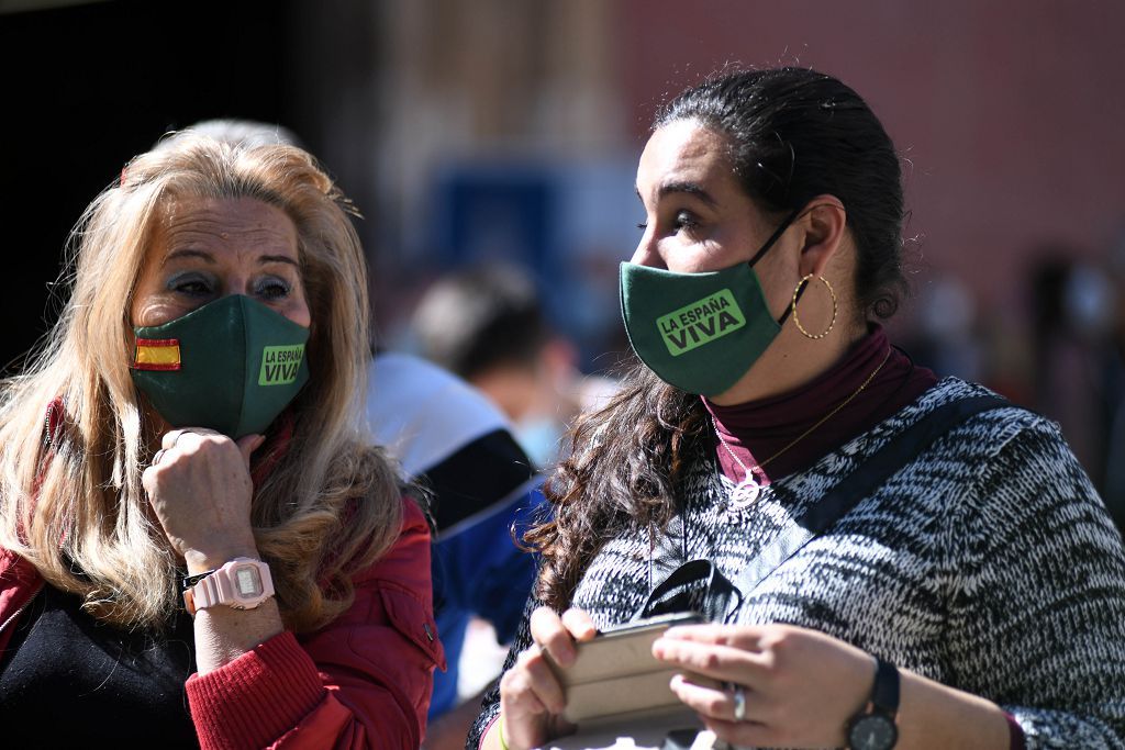 La plaza de la Catedral de Murcia se abarrota para recibir a Abascal