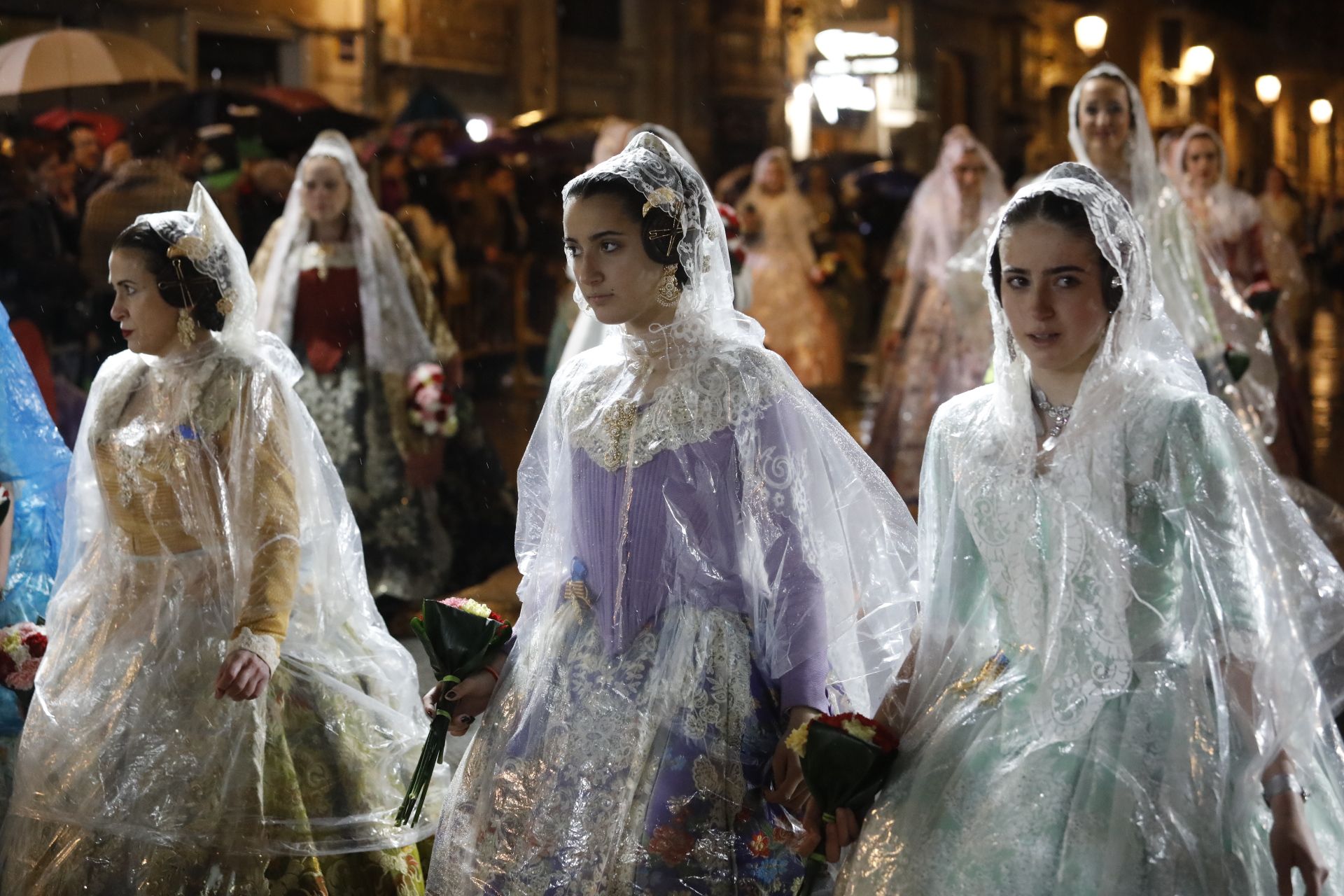 Búscate en el primer día de ofrenda por la calle de la Quart (entre las 19:00 a las 20:00 horas)