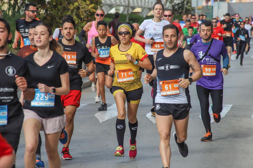 Más de 400 personas toman parte en la marcha solidaria de AFA Torrevieja y en las pruebas deportivas, en las que triunfan corredores locales