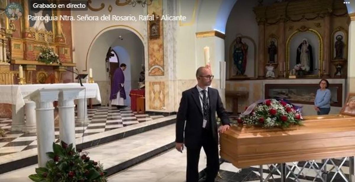 Un momento de la retransmisión de la misa funeral en directo