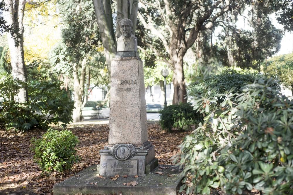 Monumentos de A Coruña pasan por el taller