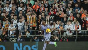Resumen, goles y highlights del Valencia 2 - 2 Real Madrid de la jornada 27 de LaLiga EA Sport