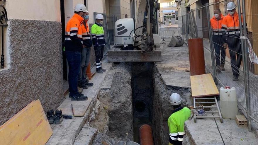 Obras en la calle Fossar recientemente para instalar la plataforma única