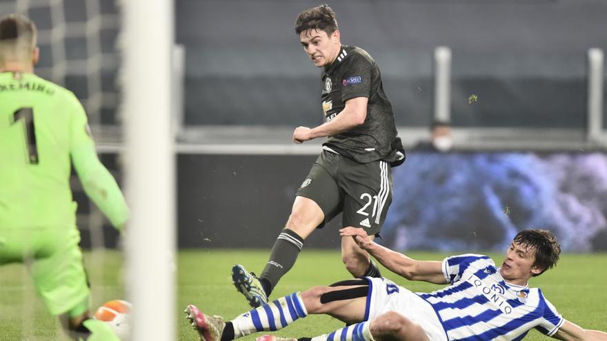 Daniel James nota el cuarto gol para el Manchester United