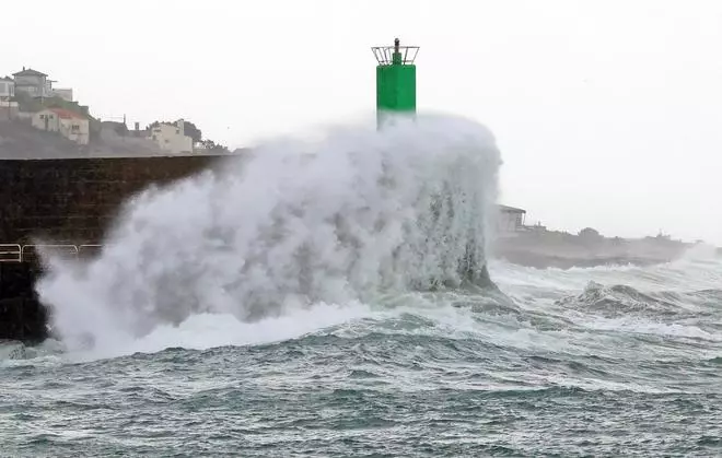 La borrasca Louis en la costa sur de Galicia