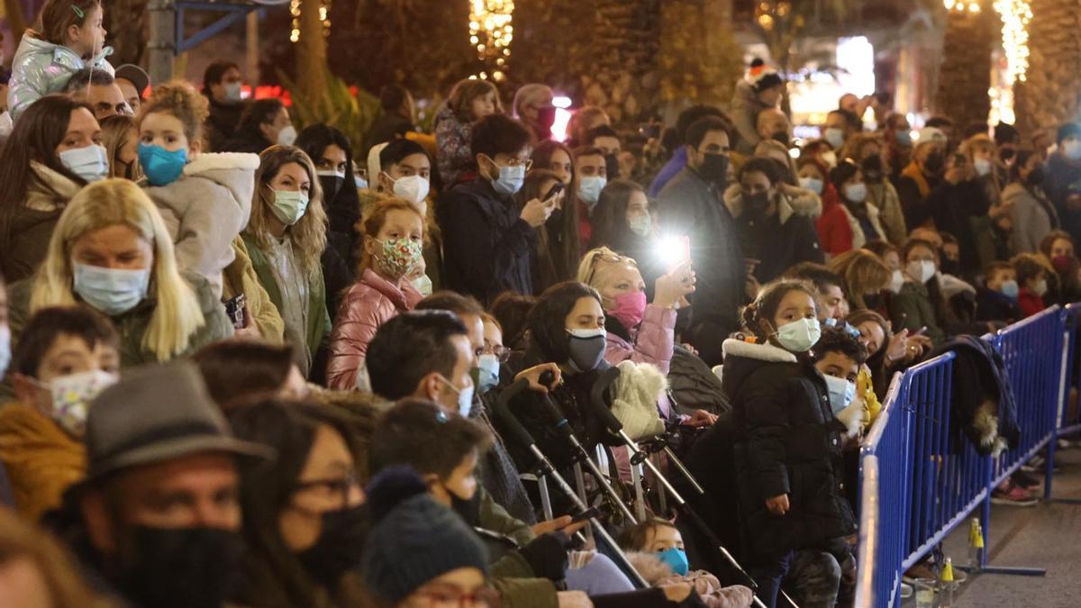 Gran expectación en Alicante para ver a los Reyes Magos