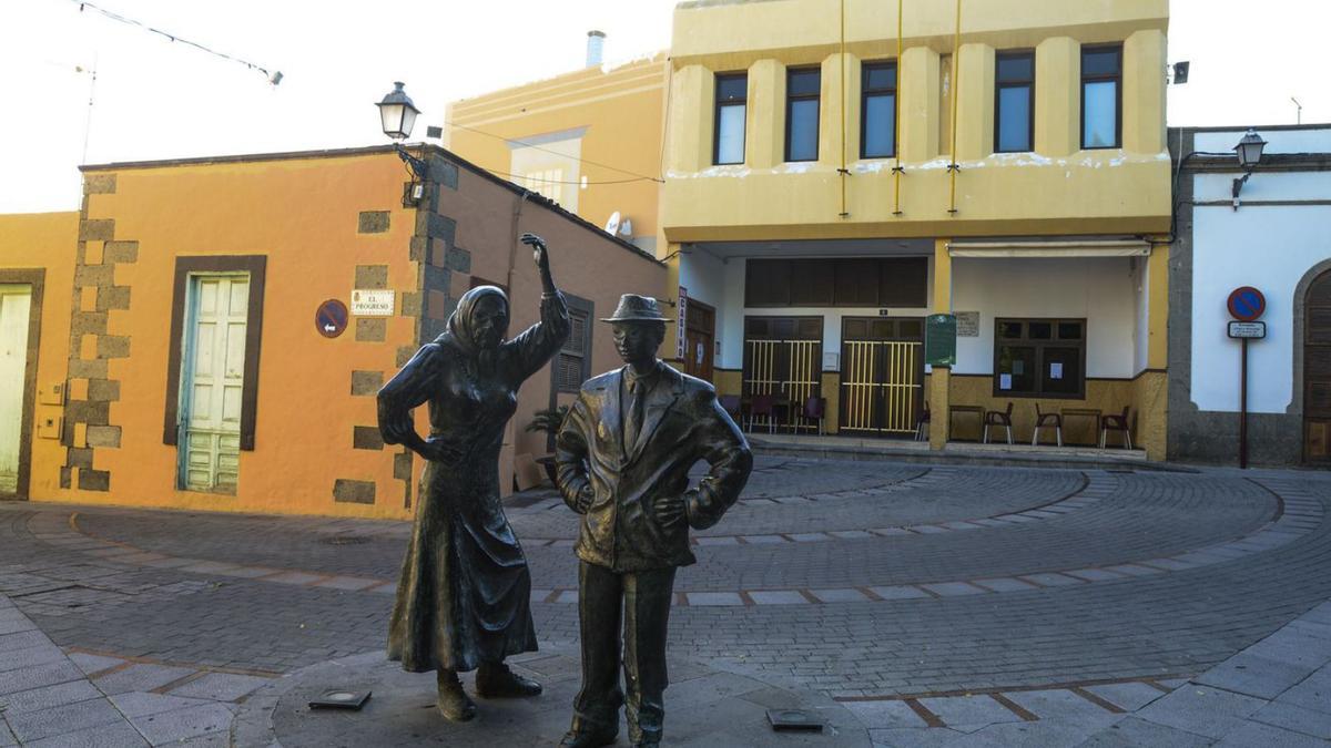 Sede del casino de Agüimes, en la plaza del Rosario de la villa.  | |