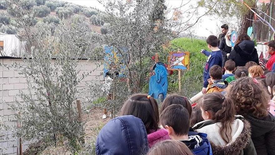 El CEIP Carmen de Burgos obtiene aceite ecológico de su huerto