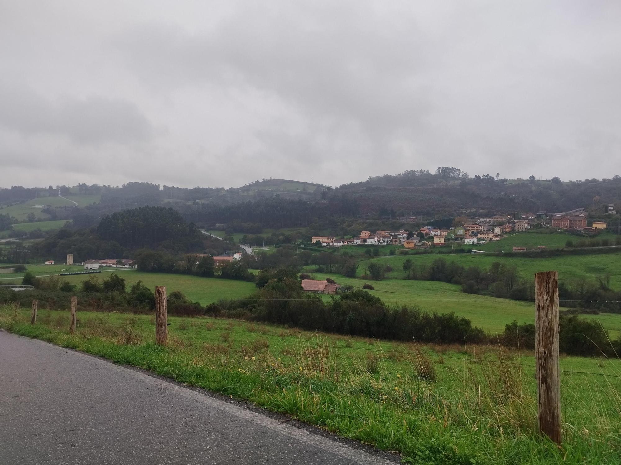 Villardeveyo, tierra ferroviaria y minera que esconde una celosía prerrománica