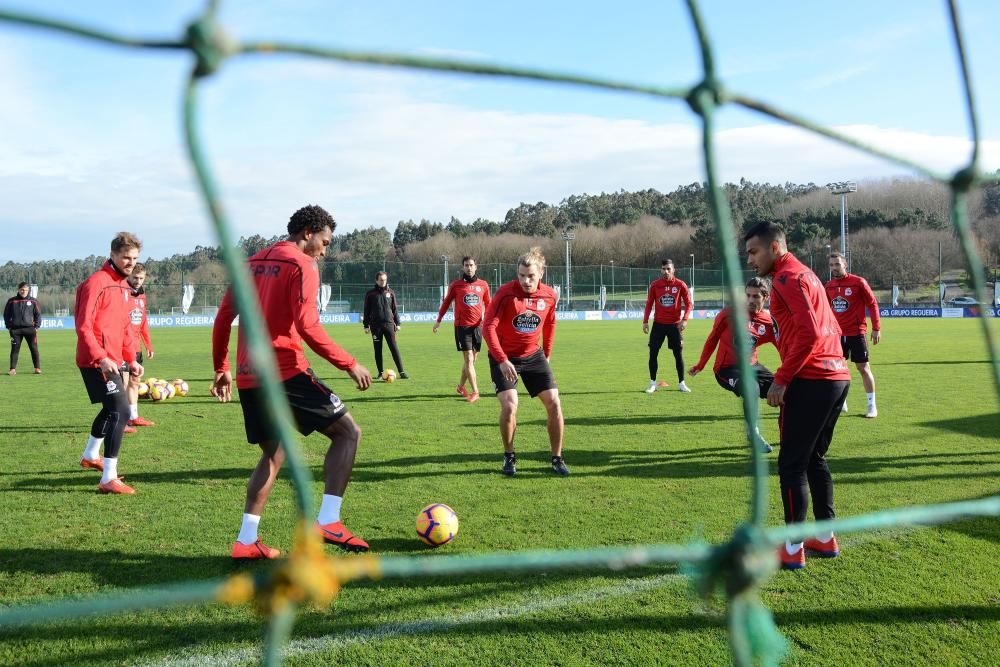 El preparador deportivista, Natxo González, ha facilitado la convocatoria del equipo coruñés tras el entrenamiento de esta mañana.