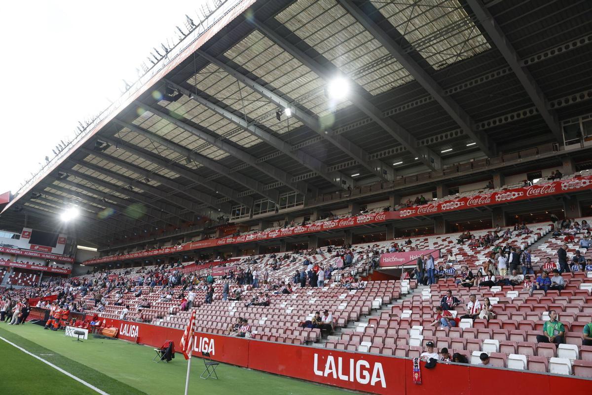 Techumbre de la Tribunona del estadio del Molinón