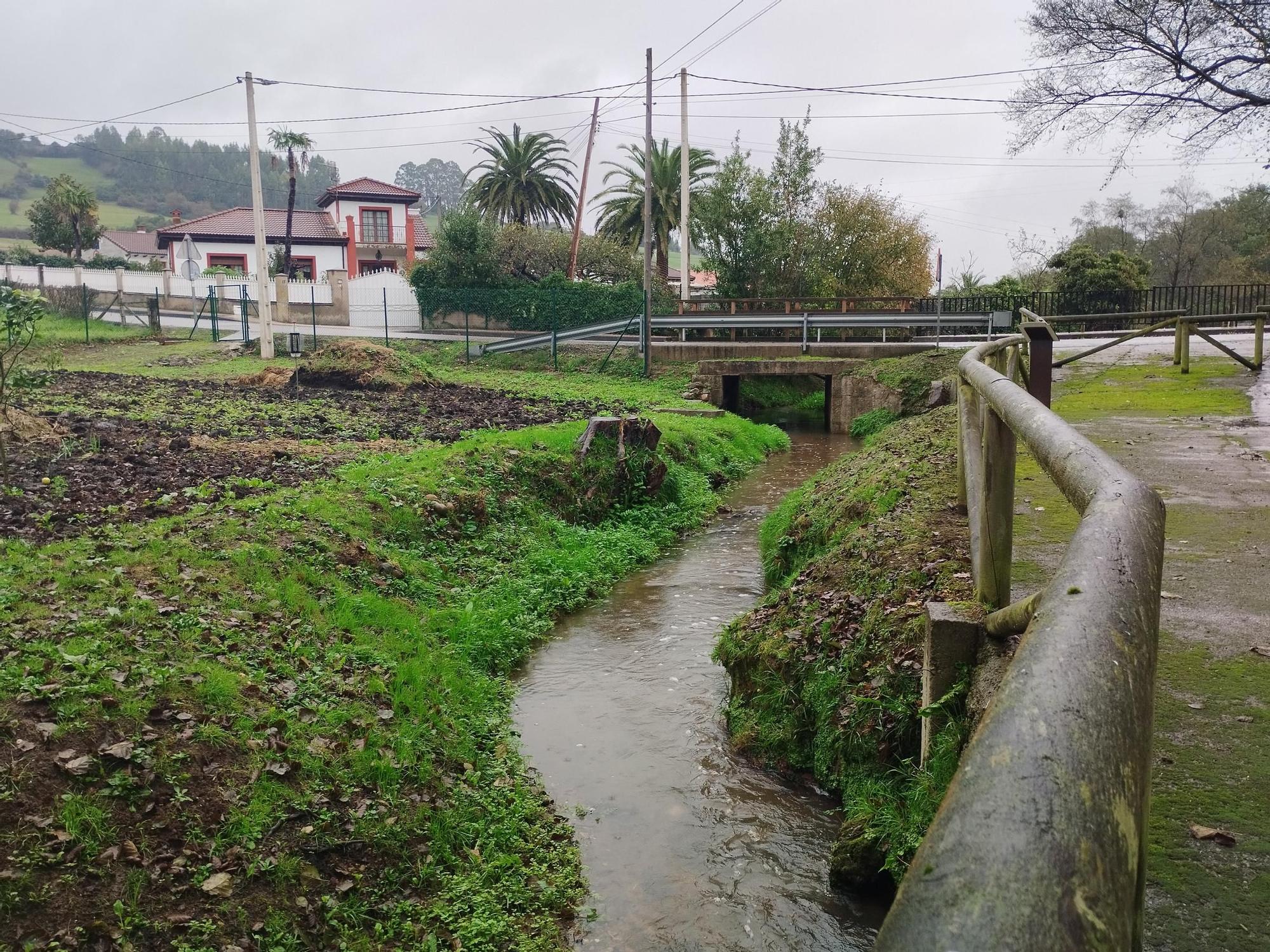 Villardeveyo, tierra ferroviaria y minera que esconde una celosía prerrománica