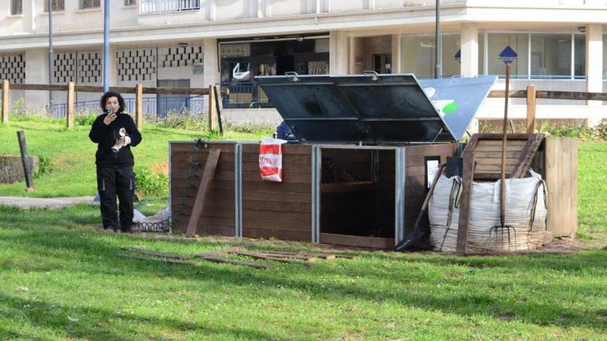 Uno de los composteros comunitarios ubicados en el centro urbano de Cangas. | // G.N.