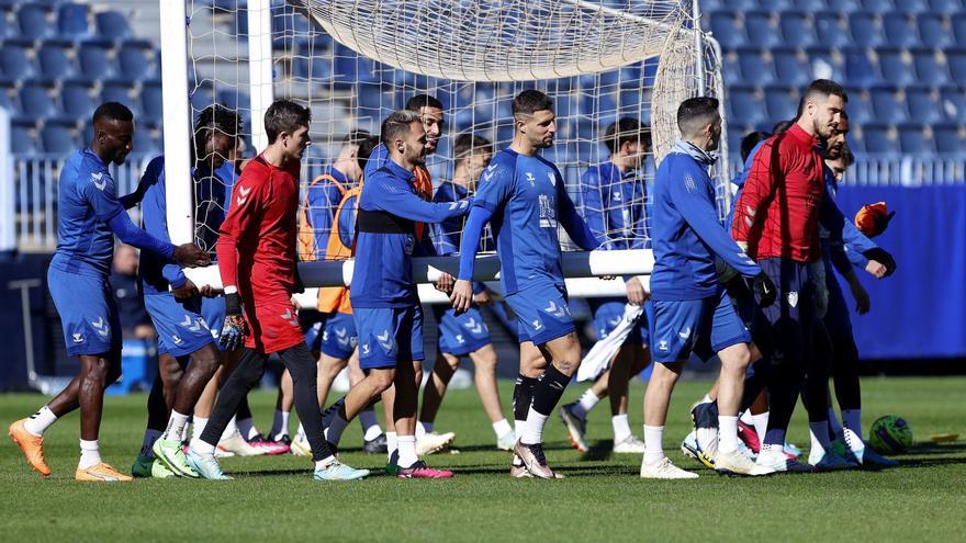 Los blanquiazules, durante un entrenamiento de estasemana en La Rosaleda.