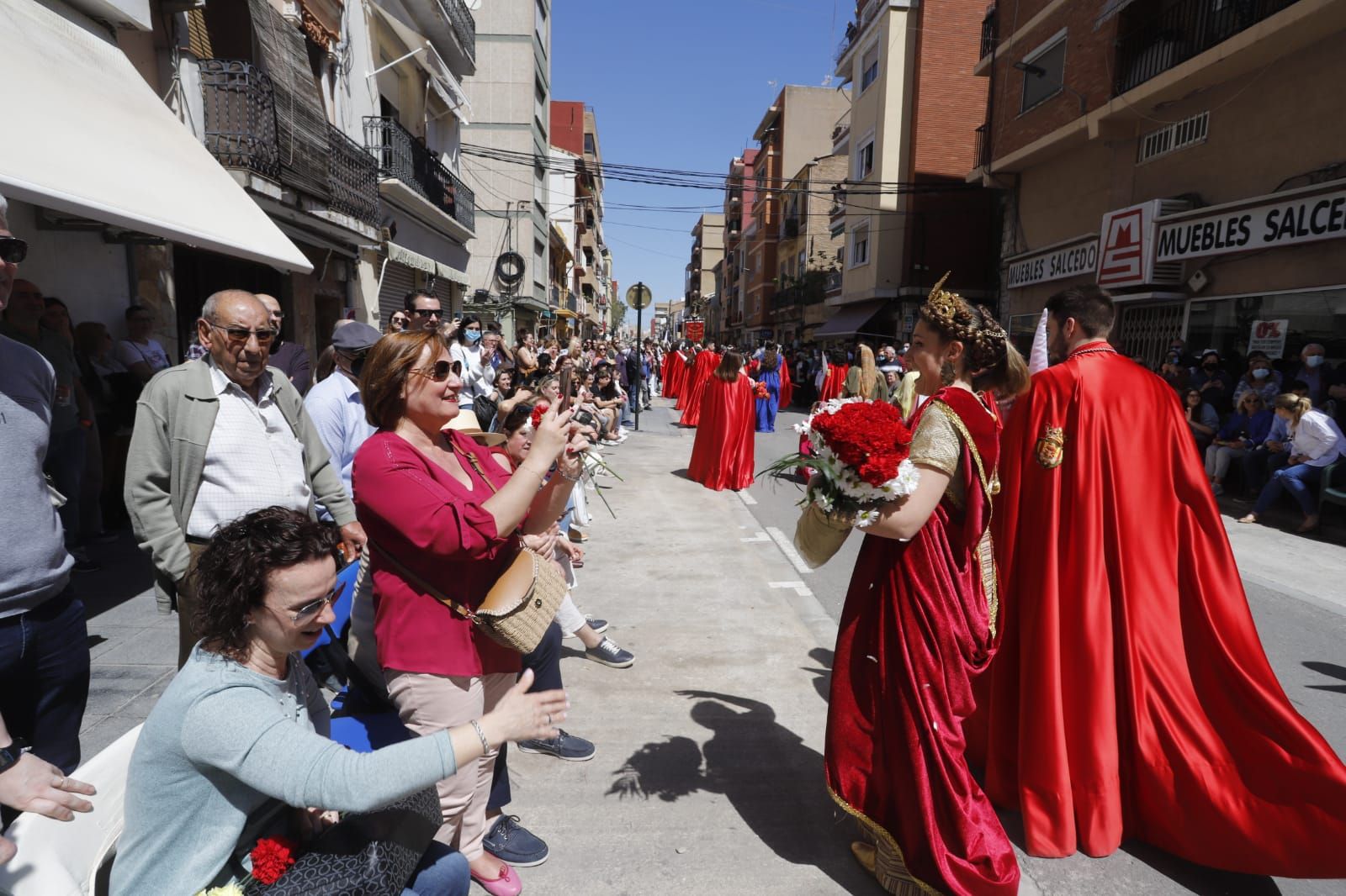 Flores y alegría para despedir la Semana Santa Marinera en el desfile de Resurrección