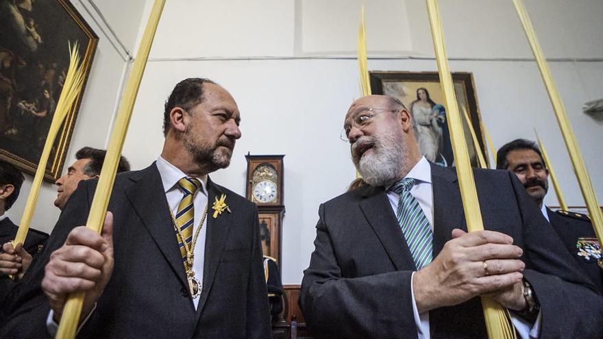 El obispo Jesús Murgui preside en Orihuela la Procesión de Las Palmas