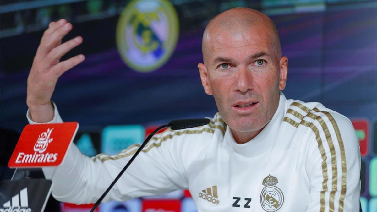 Zidane comparece en la sala de prensa de Valdebebas