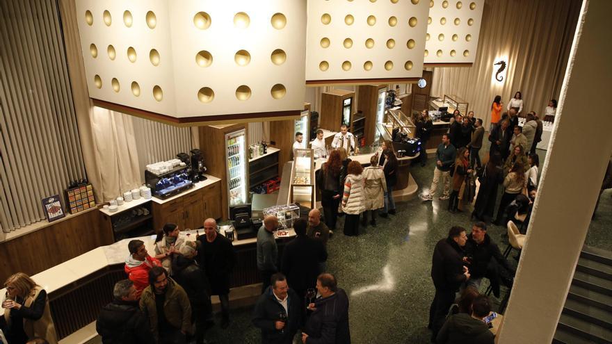 La cafetería de la Universidad Laboral de Gijón reabre sus puertas: así ha quedado (en imágenes)
