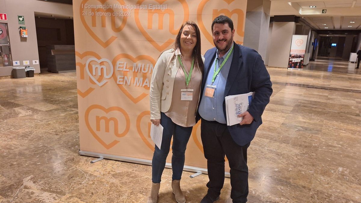 Raquel Iglesias, presidenta de Somos Cáceres y David García, presidente nacional de Unión Municipalista.