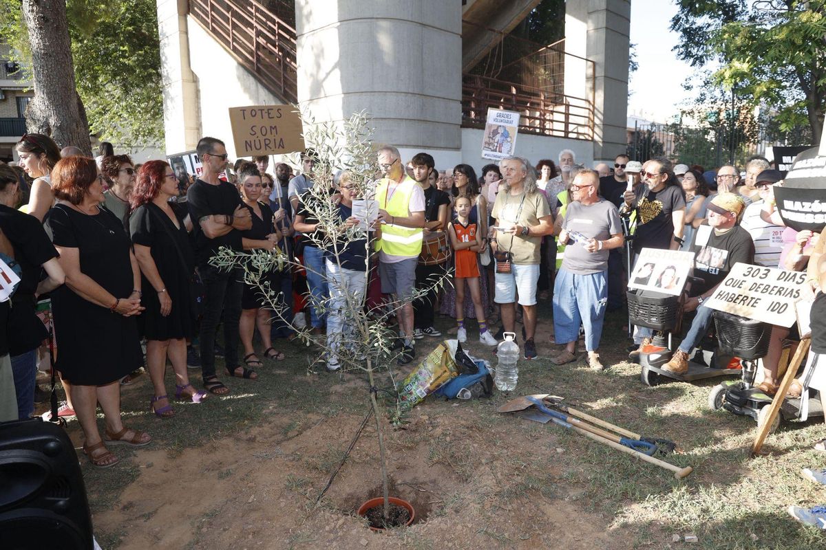 La novena manifestación contra Mazón por la gestión de la dana desde Catarroja, en imágenes