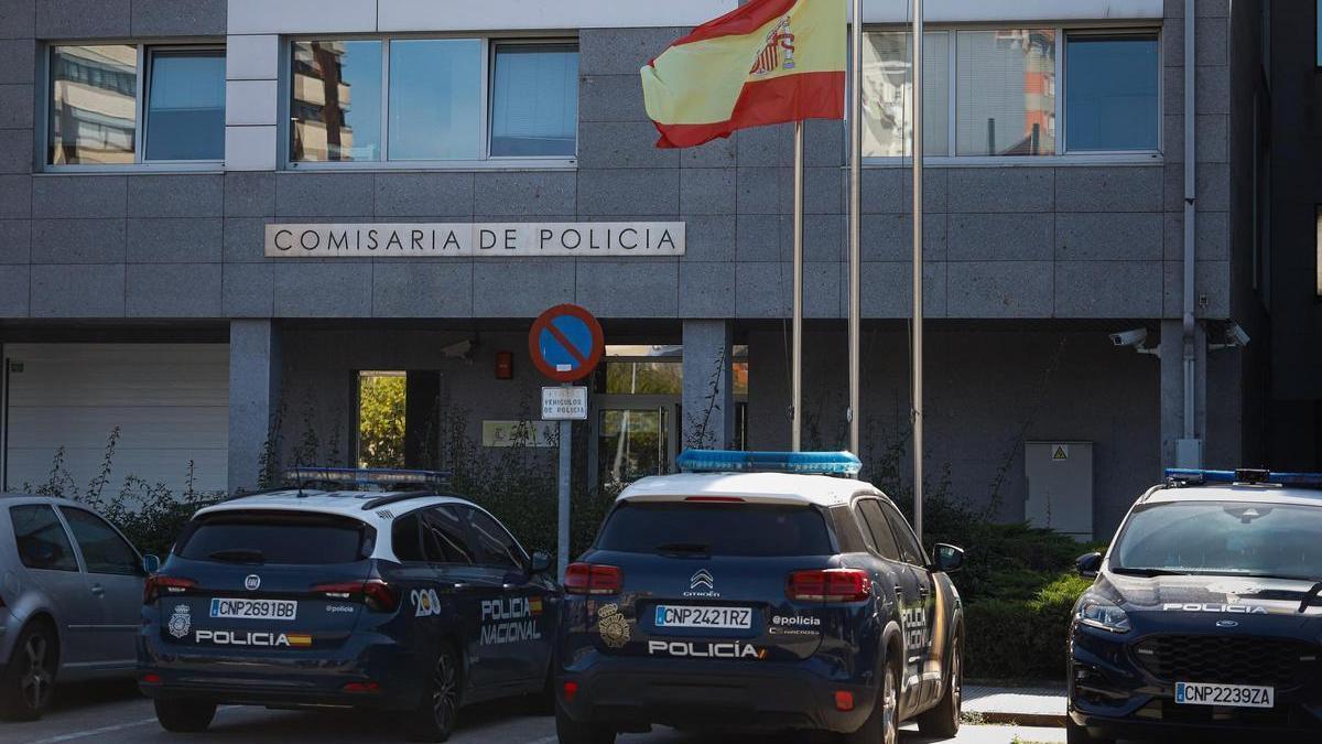 Comisaría de la Policía de Vilagarcía donde se presentó tras los hechos.